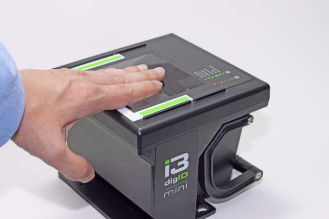 Primeros escaneos computarizados de huellas digitales