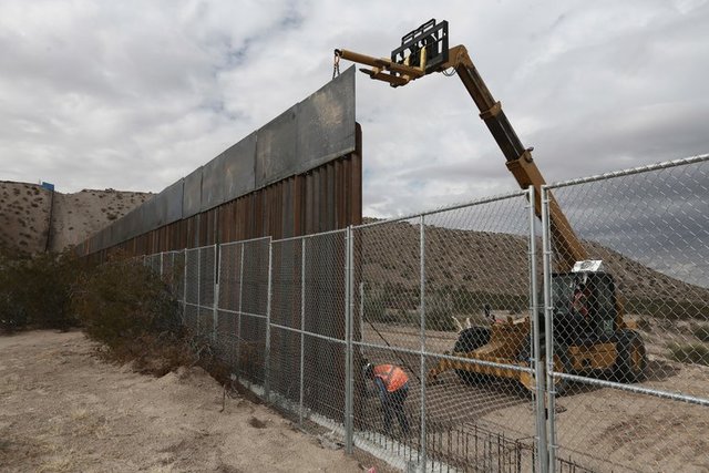 Trump Orders Mexican Border Wall to Be Built