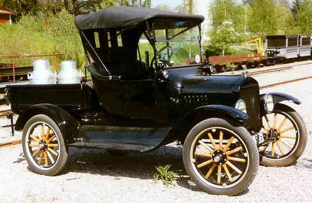 Ford was the first to produce a fully functioning mass produced pickup truck