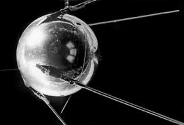 Primer satélite orbital