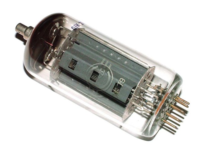 Ordenadores construidos con válvulas de vacío