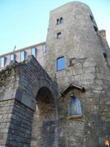 Construcció d'una nova muralla.