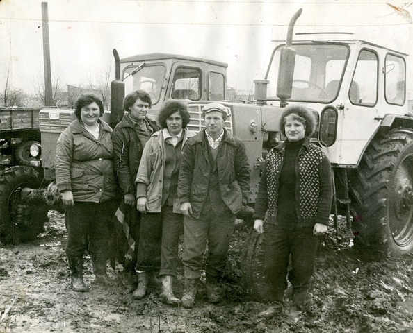 Женская тракторная бригада.