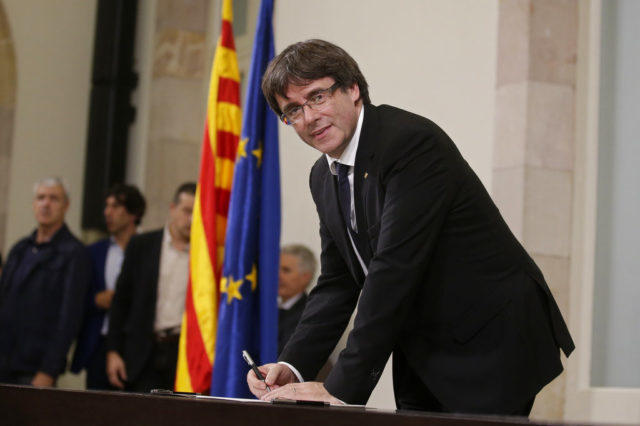 Declaración de Independencia de Cataluña por Puigdemont