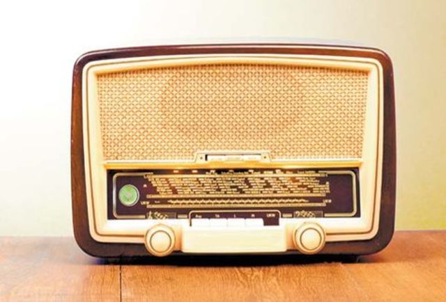 experiments are made with the AM radio