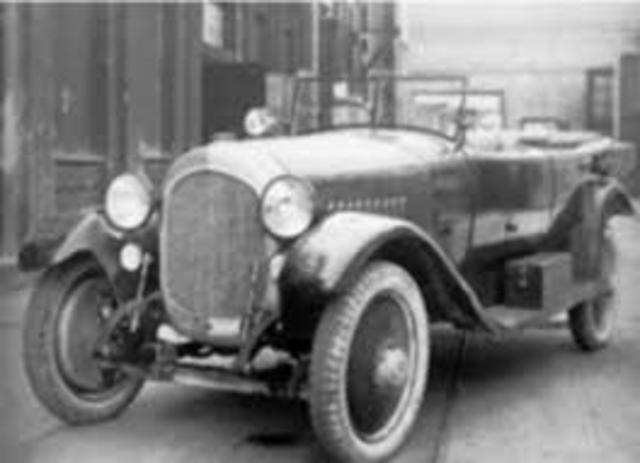 Primer motor de seis cilindros