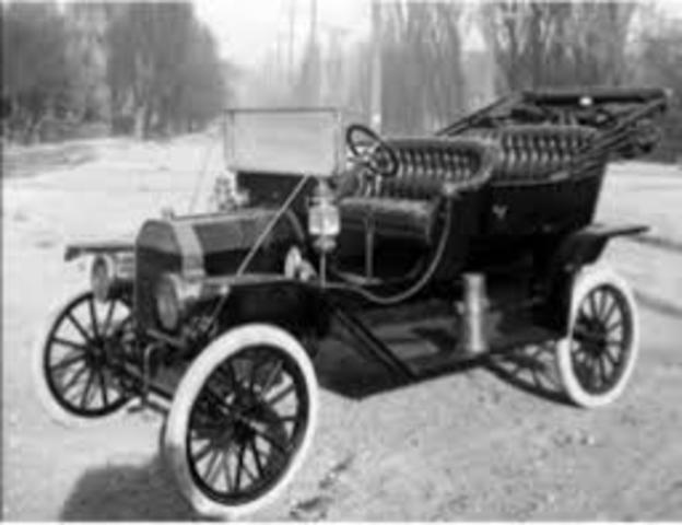 Vehículo con frenos en las cuatro ruedas