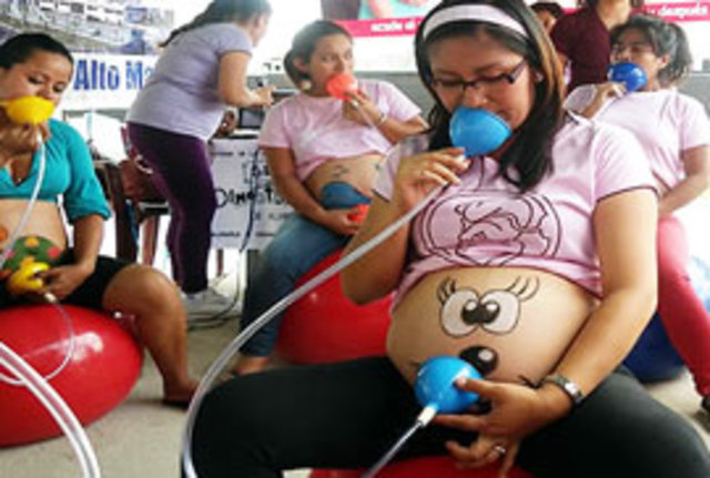 Creación del Sistema General de Seguridad Social en Salud, que priorizó la atención de las madres gestantes y lactantes, de la población infantil menor de un año y de las mujeres cabeza de familia