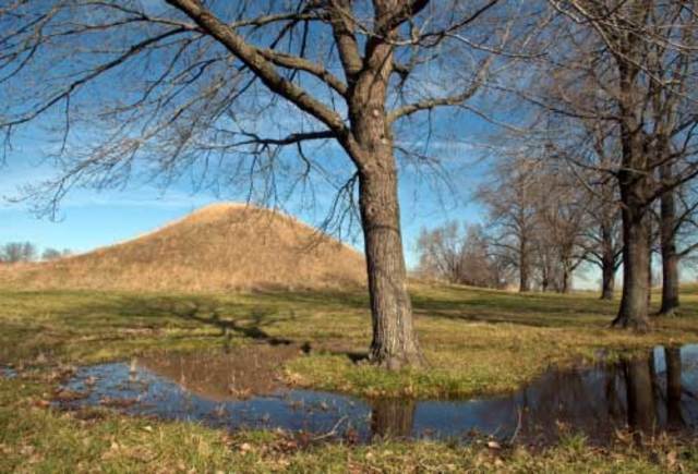 The mound builders built the city of Cahokia lived along the Mississippi River.