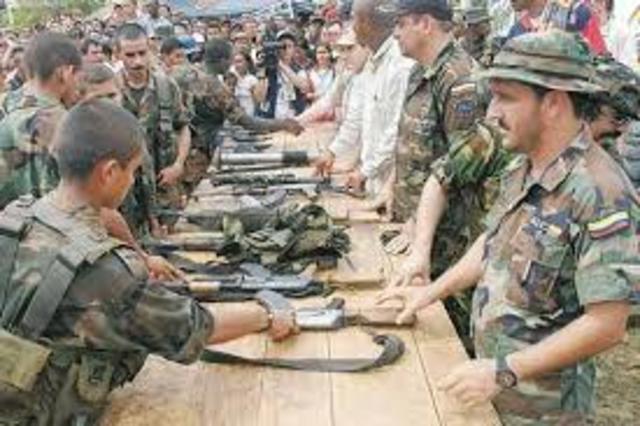 desmovilizacion de los paramilitares