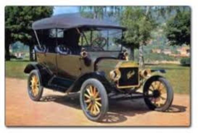 PRIMER VEHICULO MOTORIZADO