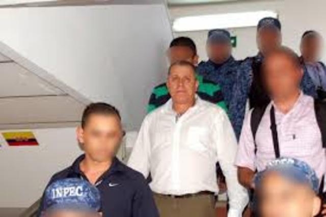 extradicion de lideres de AUC y BCB