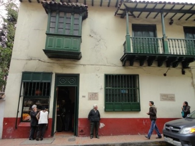 PRIMER RESTAURANTE EN COLOMBIA " LA PUERTA FALSA"