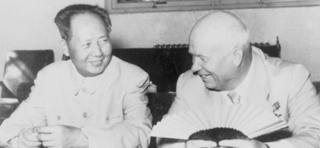 Kruschev encabeza delegación soviética a China