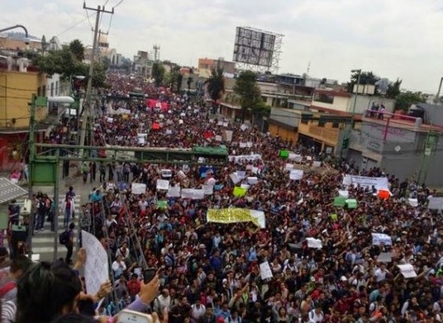HUELGA DE 100 MIL PERSONAS