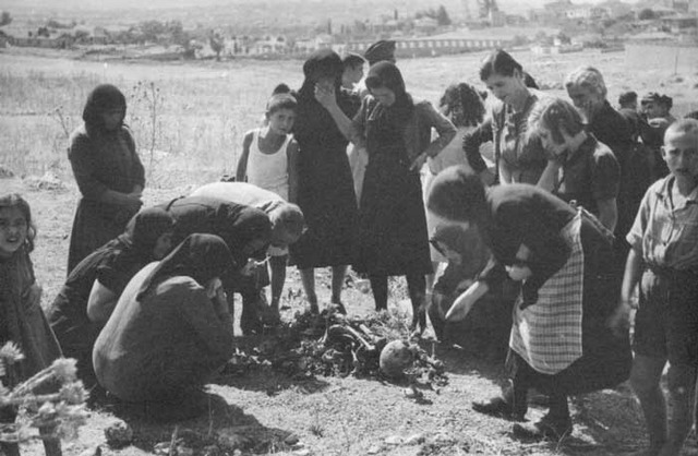 Βουλγαρικά στρατεύματα εκτελούν Έλληνες στο Δοξάτο Δράμας