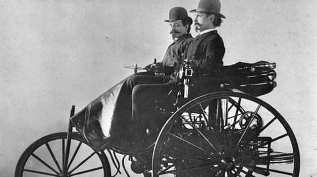 Lehenengo automobila.