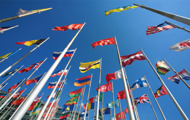 Maintenant, il y a 84 membres asssocies, 54 membres, 4 associes, et 26 observateurs