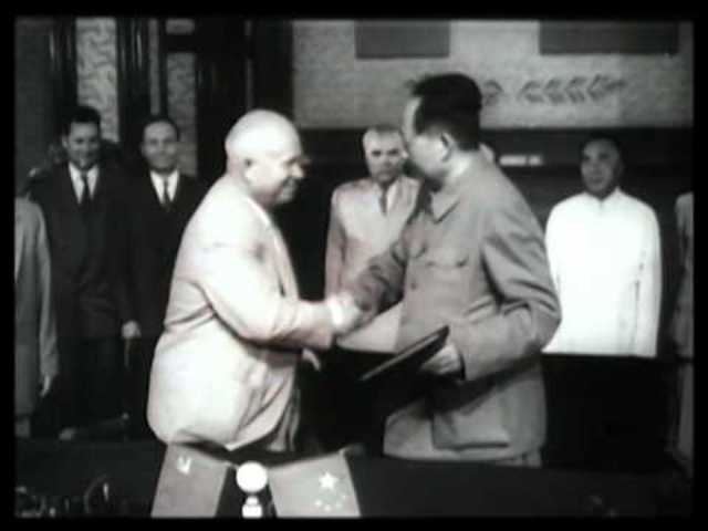 Krushev visita Pekin .