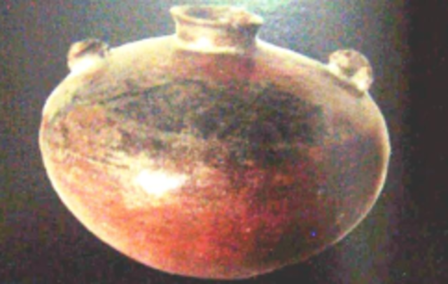 Vasija policromada con serpiente de dos cabezas símbolo de la abundancia