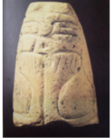 Esculturas antropomorfas de piedra y cerámica Las figurillas con forma humana encontradas en gran número, sugieren que tenían mucha importancia en esta cultura. Su evolución presenta inicialmente figuras talladas en piedra natural