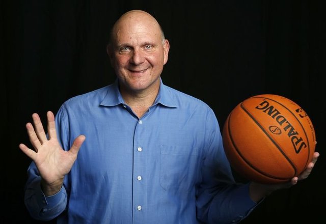 Steve adquiere una franquicia de la NBA