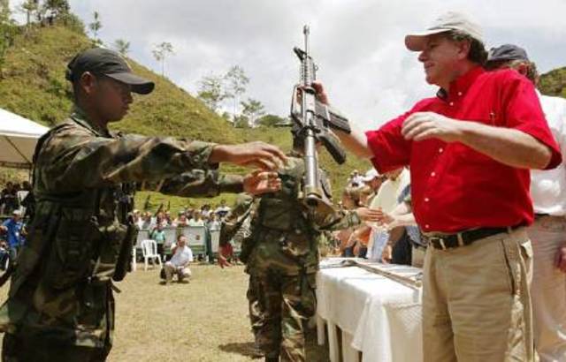 Desmovilización de los paramilitares (AUC)