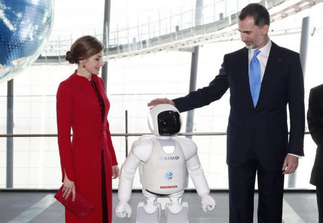 ASIMO y los reyes.