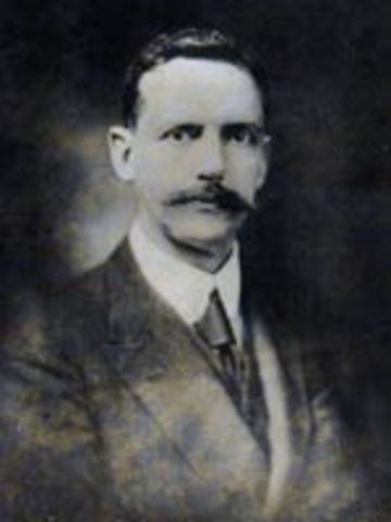 Nace en Montevideo, lugar donde vivió hasta su fallecimiento en 1958.