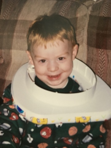 Mi cabeza se atascó en un asiento de inodoro.