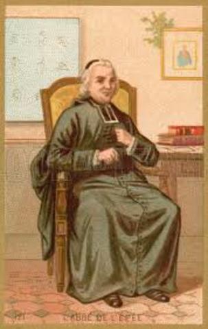 Charles-Micha de L`Epee (1712-1789) crea la primera escuela para sordos en París.