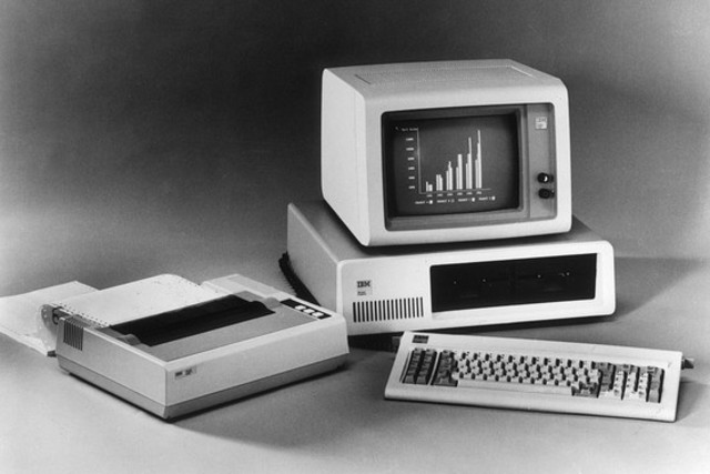 IBM lanza el "PC"