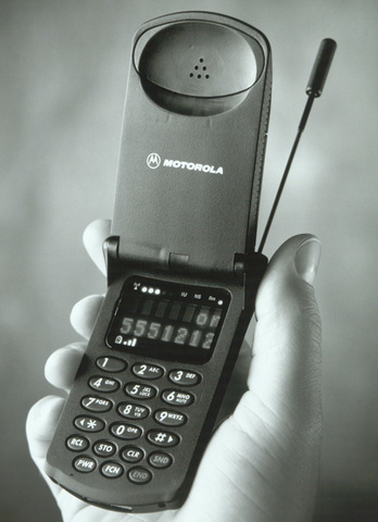 1996- Motorola Startac