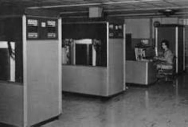 Lanzamiento de IBM 205 RAMAC