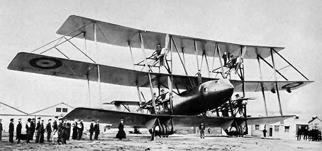 el primer aeroplano se creo en 1903.Sirve para viajar.