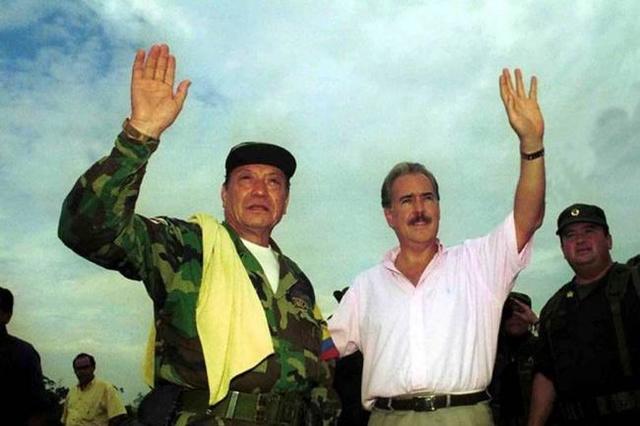 Primer encuentro entre el presidente electo Andrés Pastrana y las FARC-EP