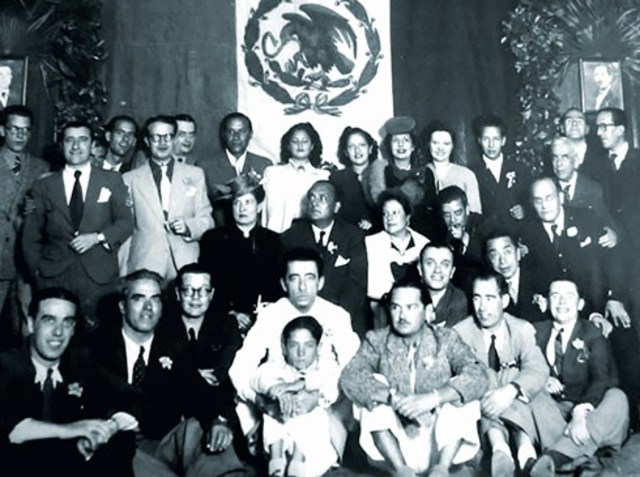 Junto con su familia y toda la delegación mexicana permanecen presos en Bad Godesberg, Alemania, bajo la supervisión de la Gestapo