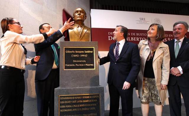 Se crea el premio anual Gilberto Bosques que se otorga en México a personas o proyectos que destacan en el ámbito de la protección y el fomento de los derechos humanos.