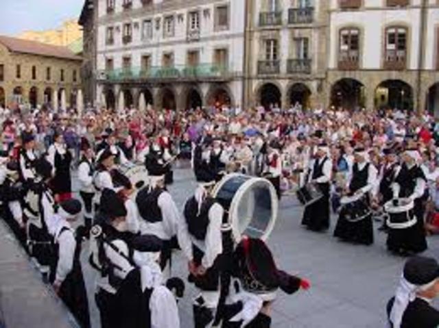 Se organiza por primera vez el Festival Intercéltico de Avilés.
