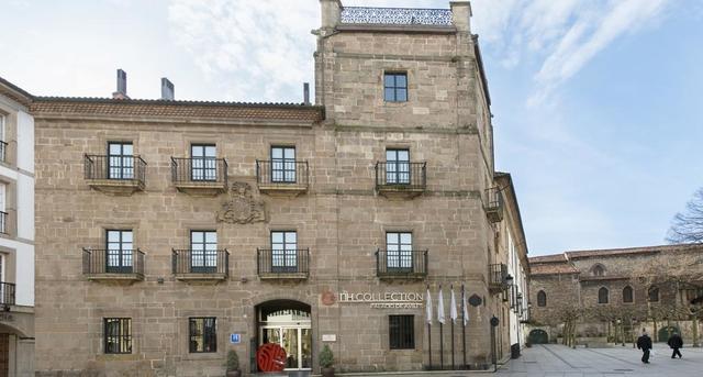 Se alza el palacio de Ferrera.