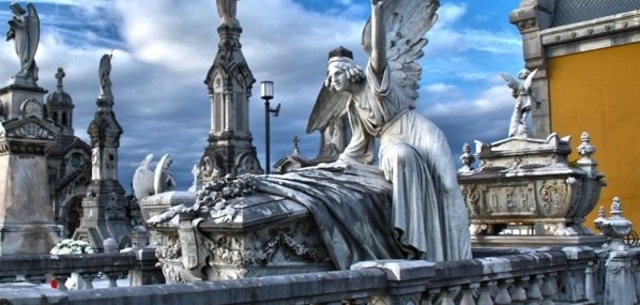 Se inicia la construcción del cementerio municipal de La Carriona