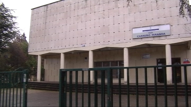 El 26 de octubre se inaugura el primer curso oficial de bachillerato del "Instituto Carreño Miranda" de Avilés, bajo la dirección de Agustín P. del Pueyo.