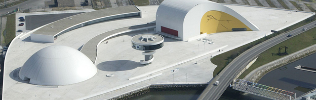 Se inaugura el Centro Cultural Oscar Niemeyer.