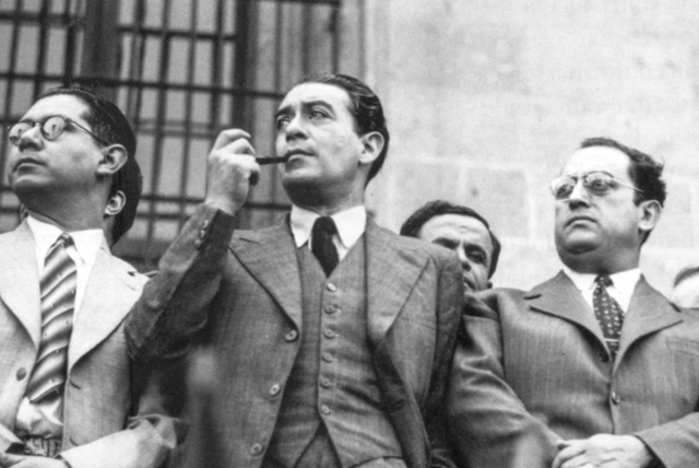 Se constituye la Confederación Única de Trabajadores (CUT).