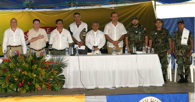 Acuerdo de Santafé de Ralito suscrito entre el Gobierno Uribe y las AUC