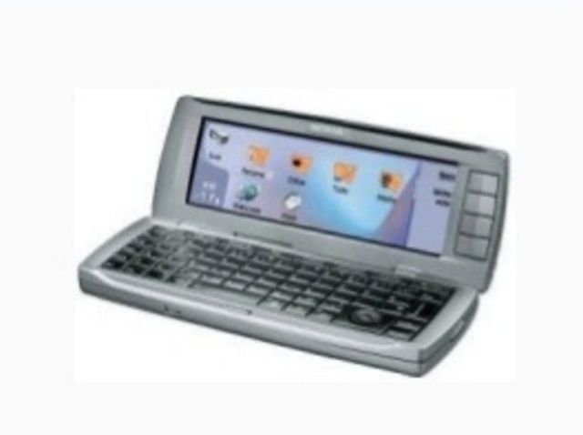 Se crea el primer móvil con acceso a Internet