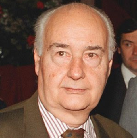 Roberto Alemann es nombrado ministro de economía.