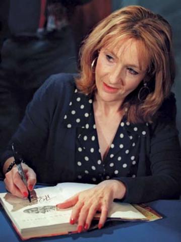 Rowling finalizó su manuscrito Harry Potter y la piedra filosofal