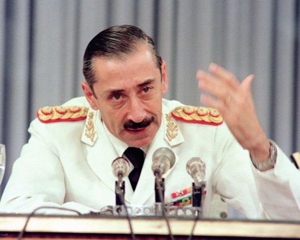 Fin de la presidencia de Videla.