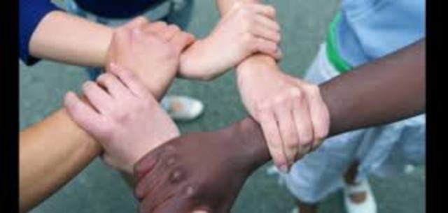 Se exige el retorno a la democracia.